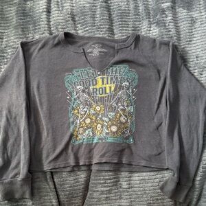 It’s an XS but I wear M-L and it fits me fine